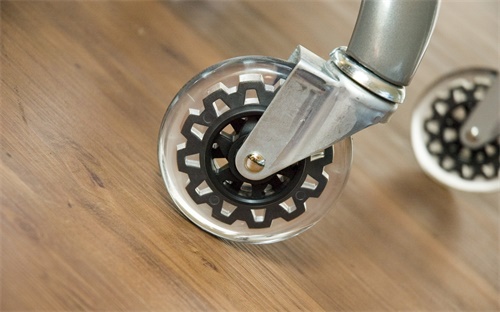 中年女人喝農(nóng)藥是什么心理,經(jīng)常換頭像的中年女人是什么心理